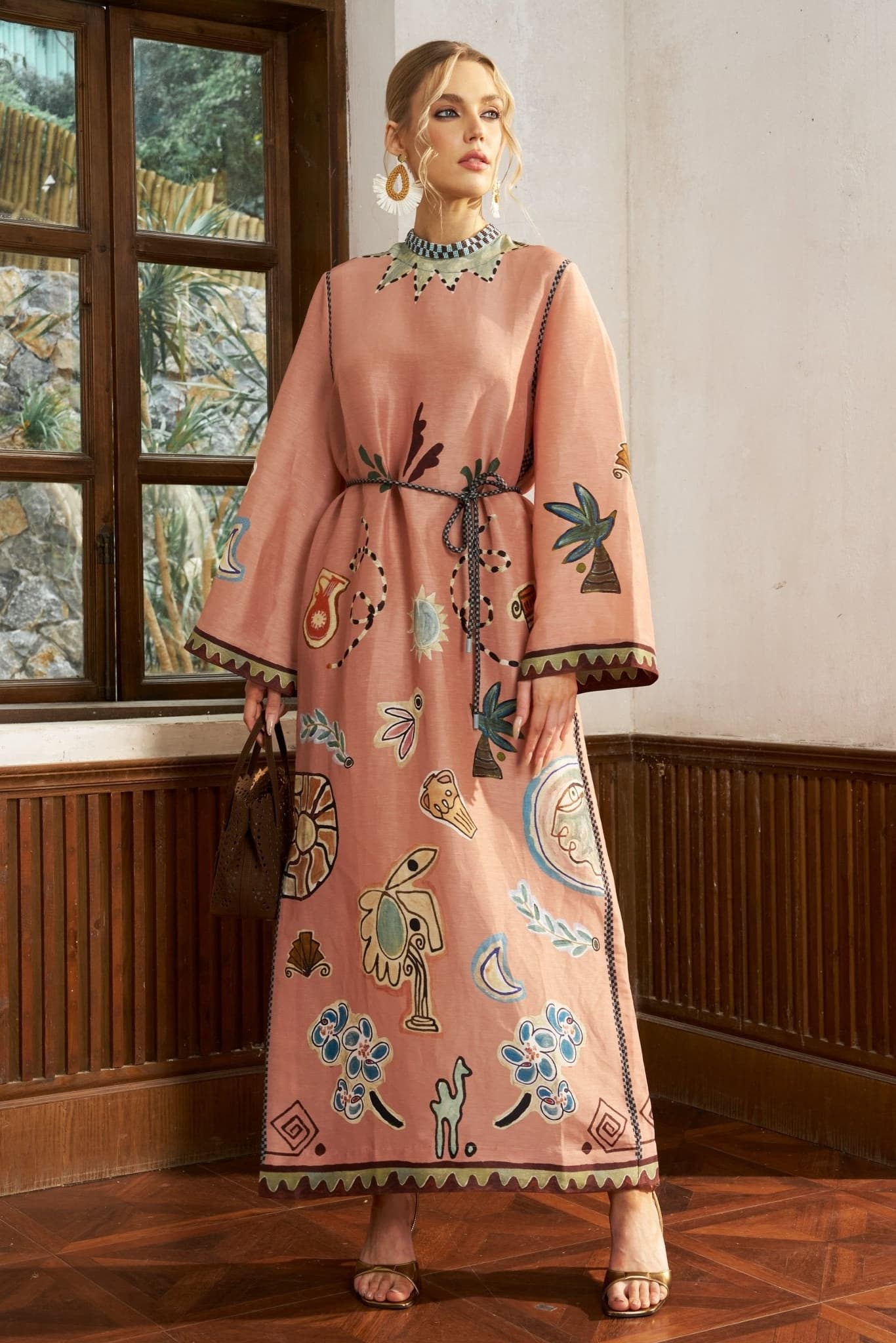 Künstlerisches Maxikleid mit Gürtel