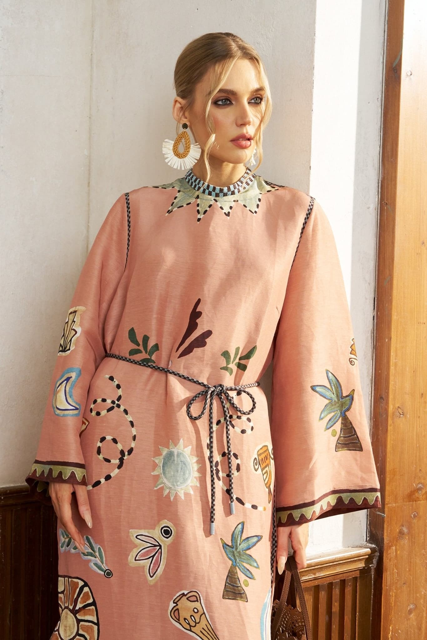 Künstlerisches Maxikleid mit Gürtel