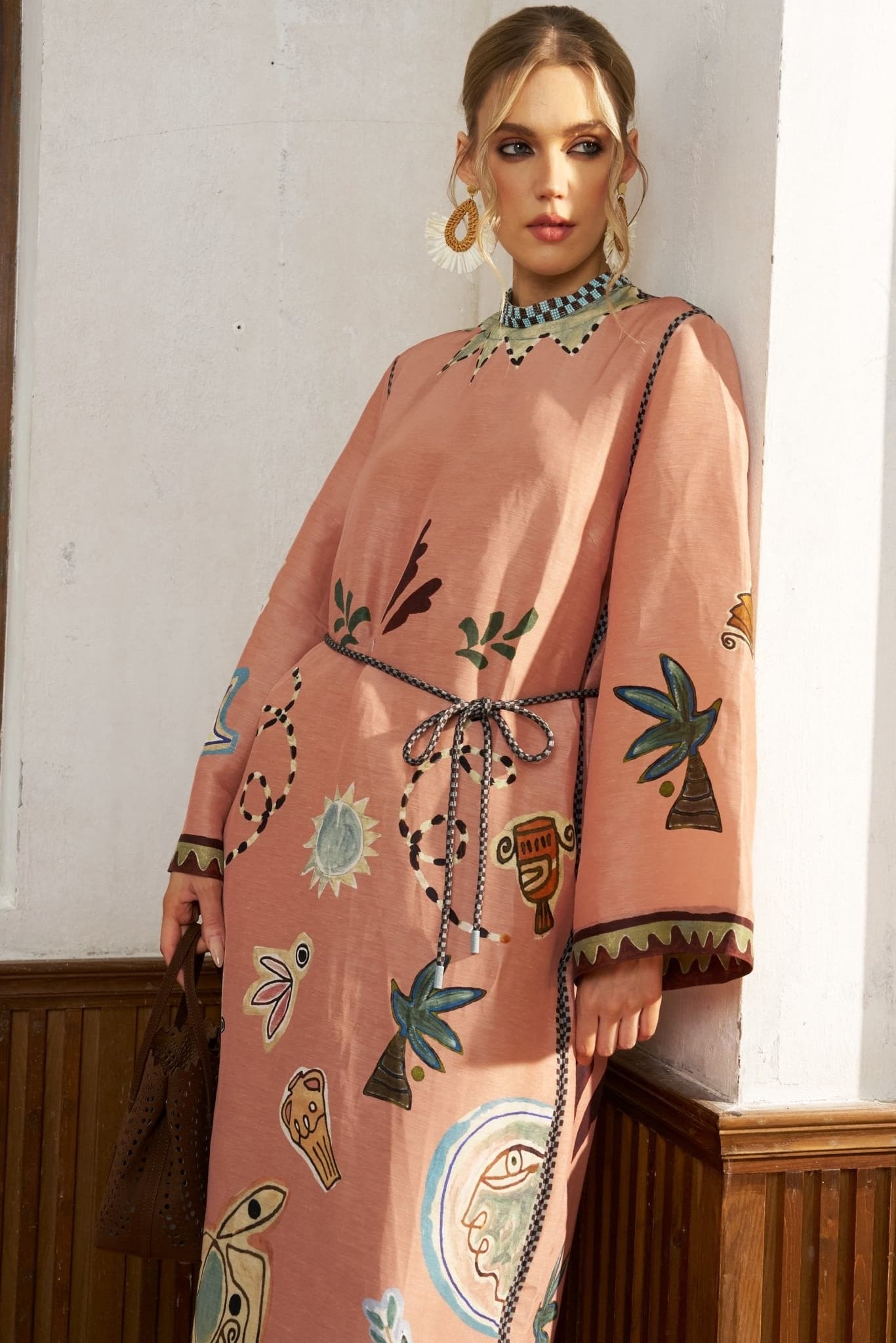 Künstlerisches Maxikleid mit Gürtel