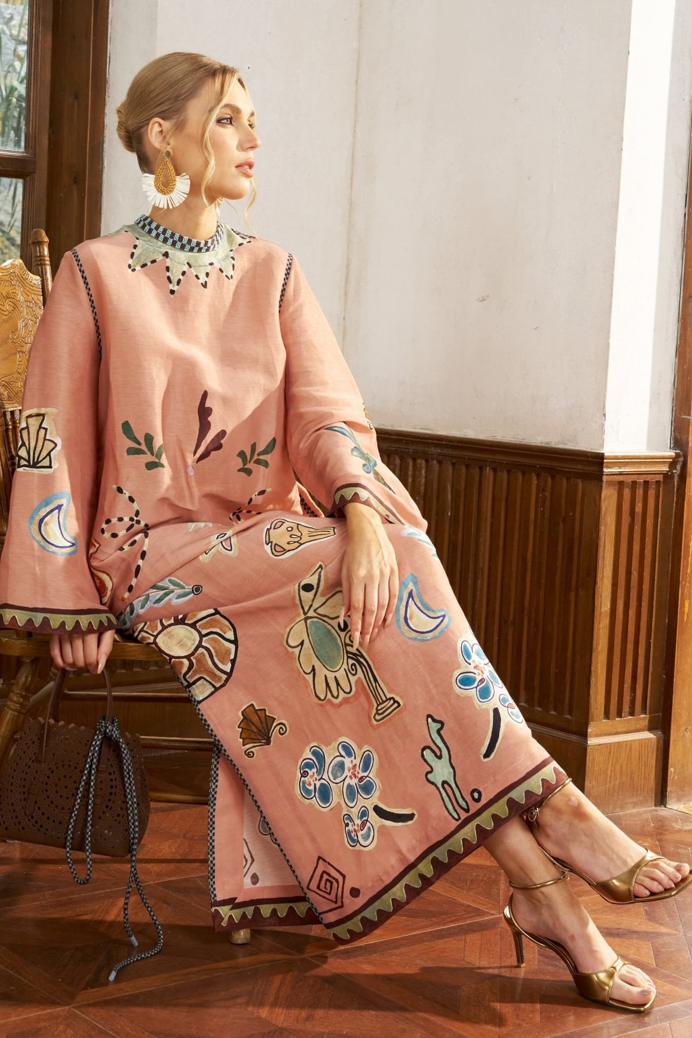 Künstlerisches Maxikleid mit Gürtel