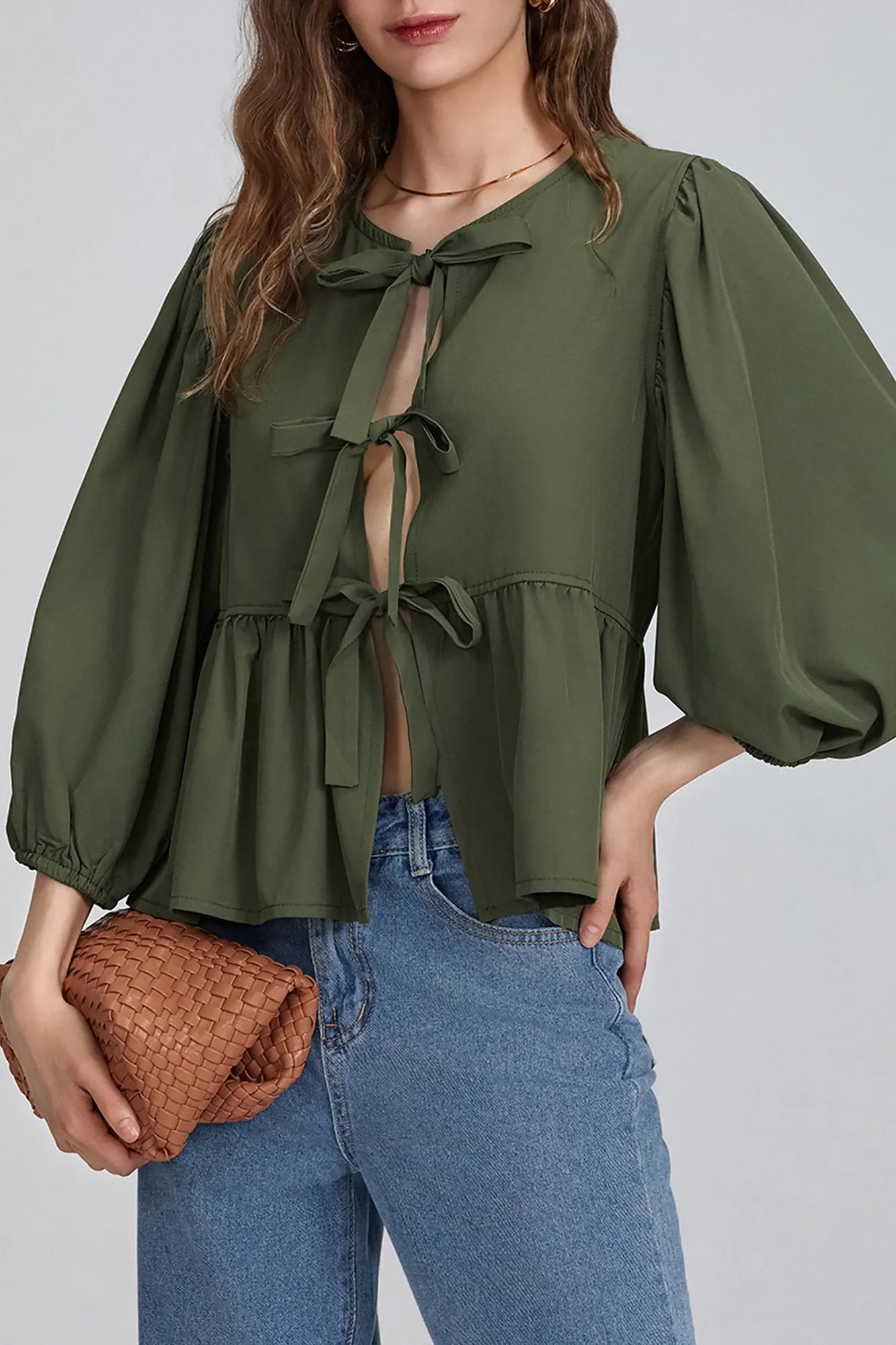 Blouse met pofmouwen, peplum en strik