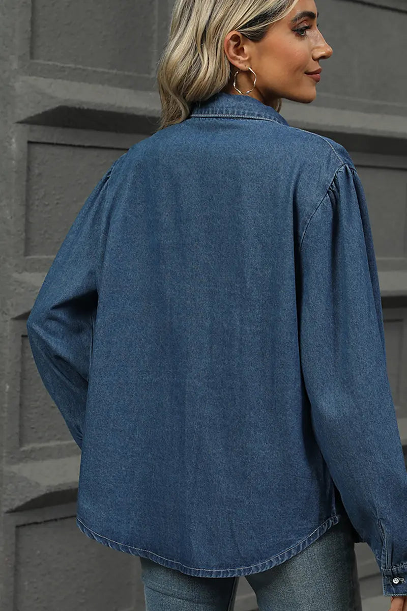 Loszittend gewassen denim overhemd met lange mouwen