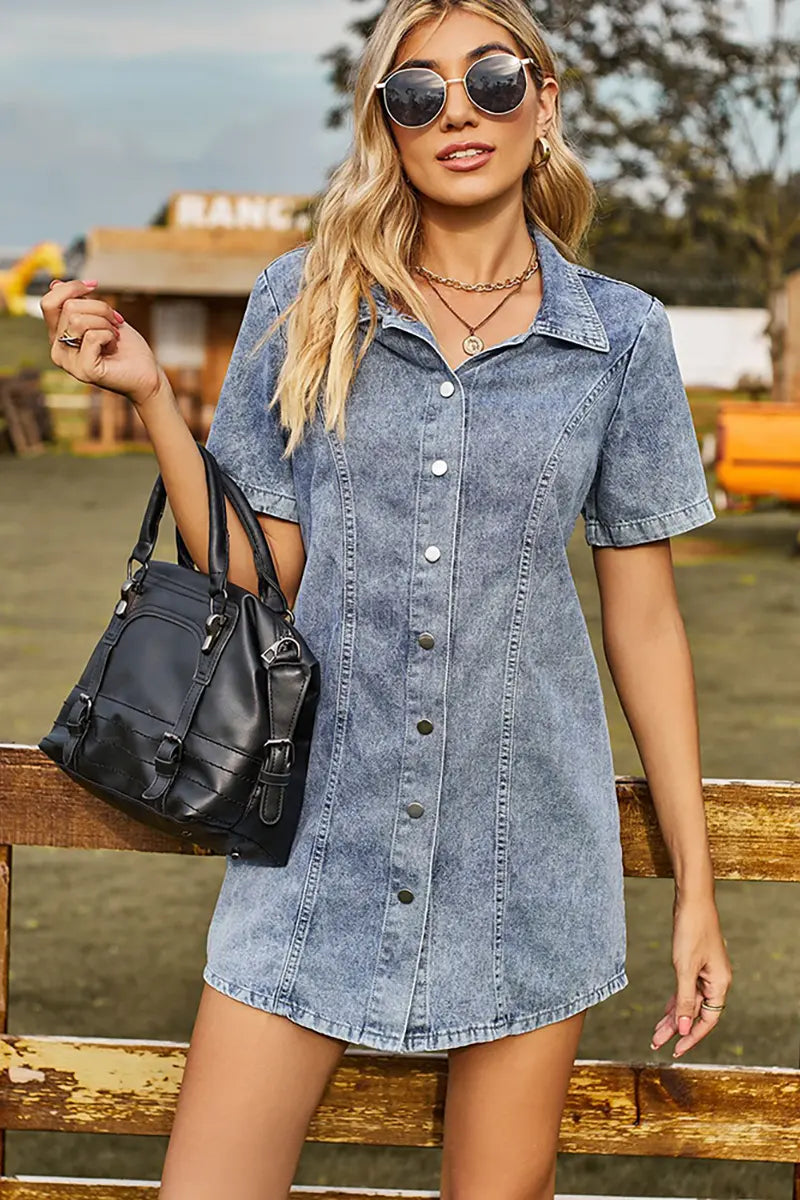 Trendy denim mini-jurk met knopen