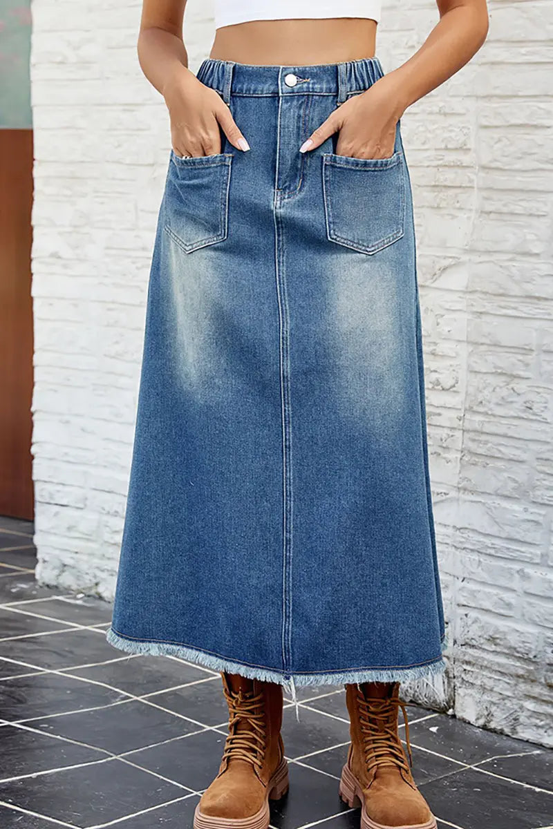 Gewassen denim rok met rafelige zoom