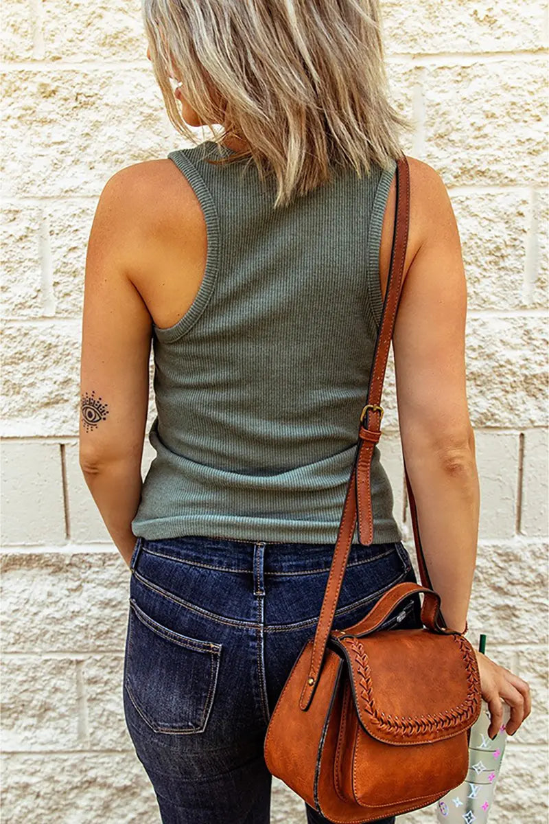 Zomerse mouwloze gebreide tanktop met knopen