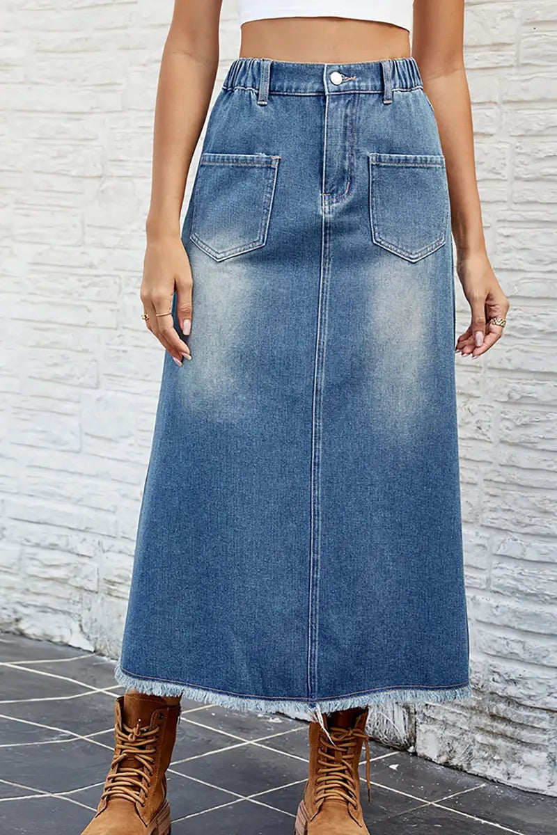 Gewassen denim rok met rafelige zoom