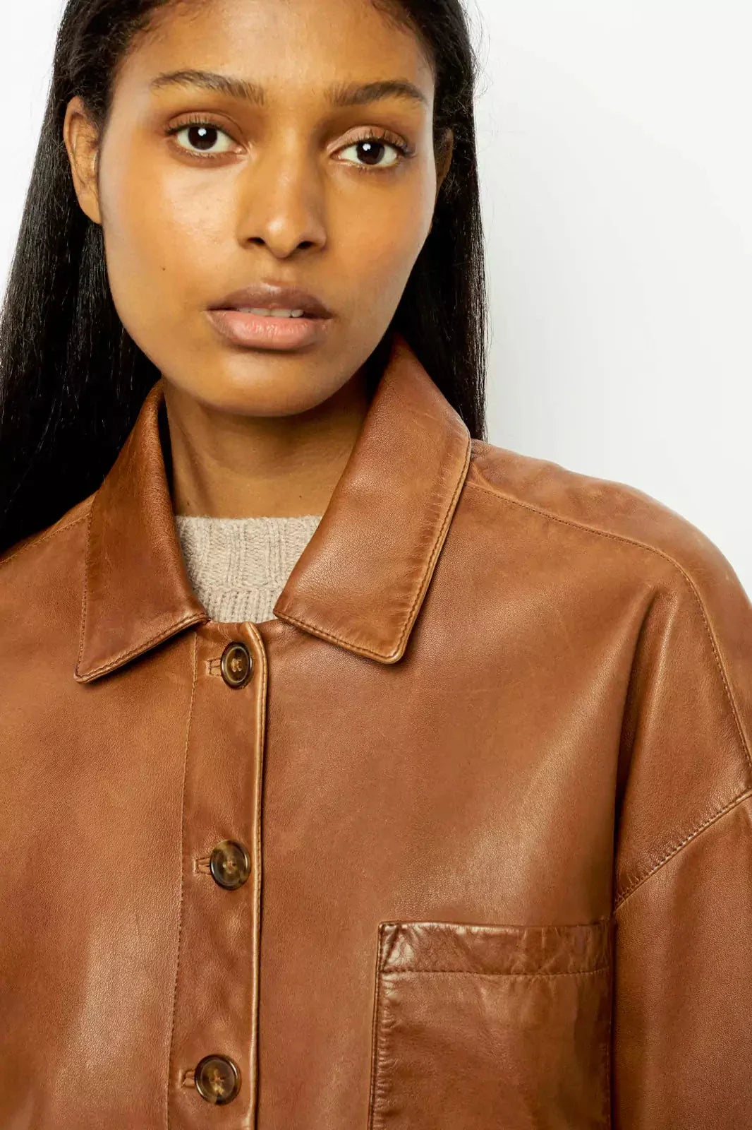 Minimalistisch boxy leren korte jas