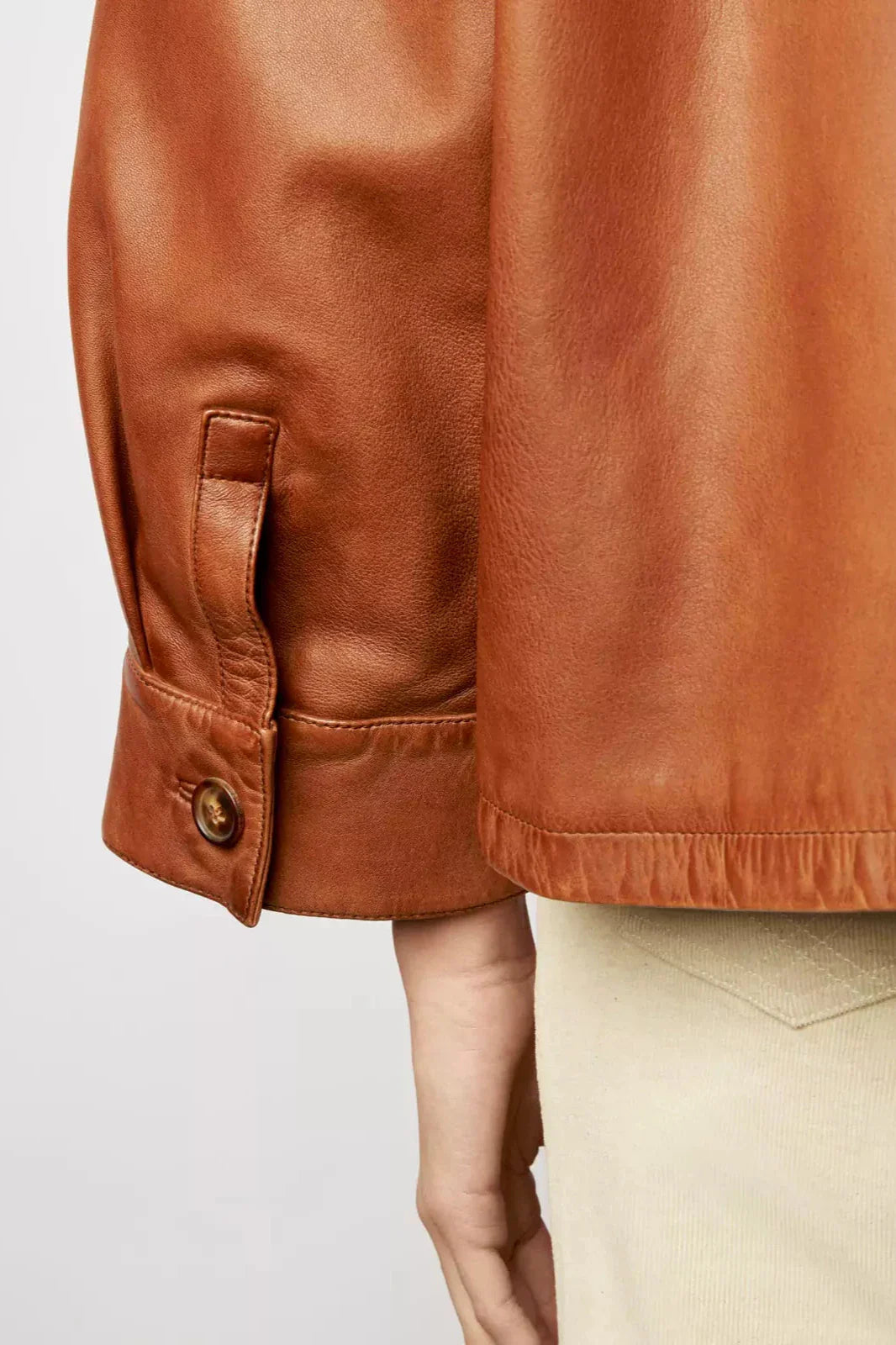 Minimalistisch boxy leren korte jas