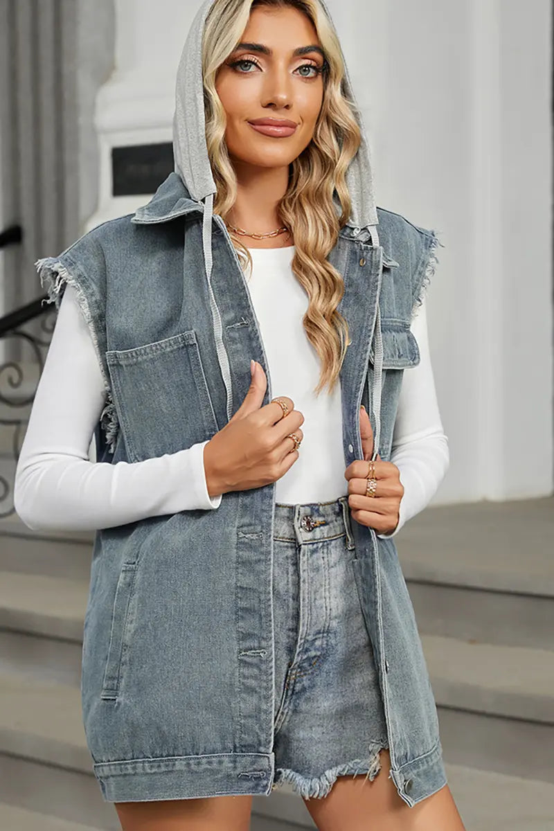 Gewassen loszittend denimvest met capuchon