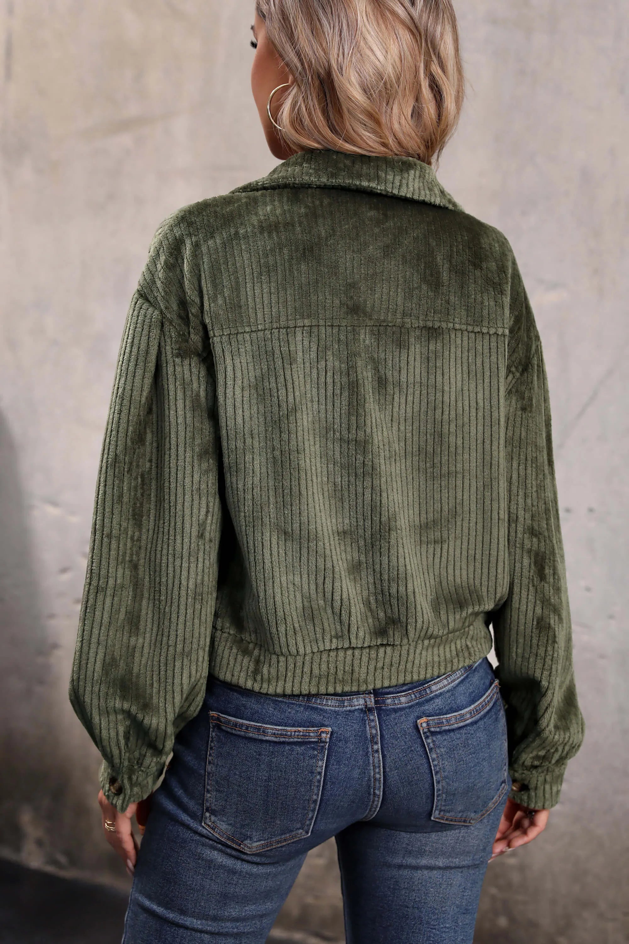 Sabrina Cropped Corduroy Shacket - Olijfgroen