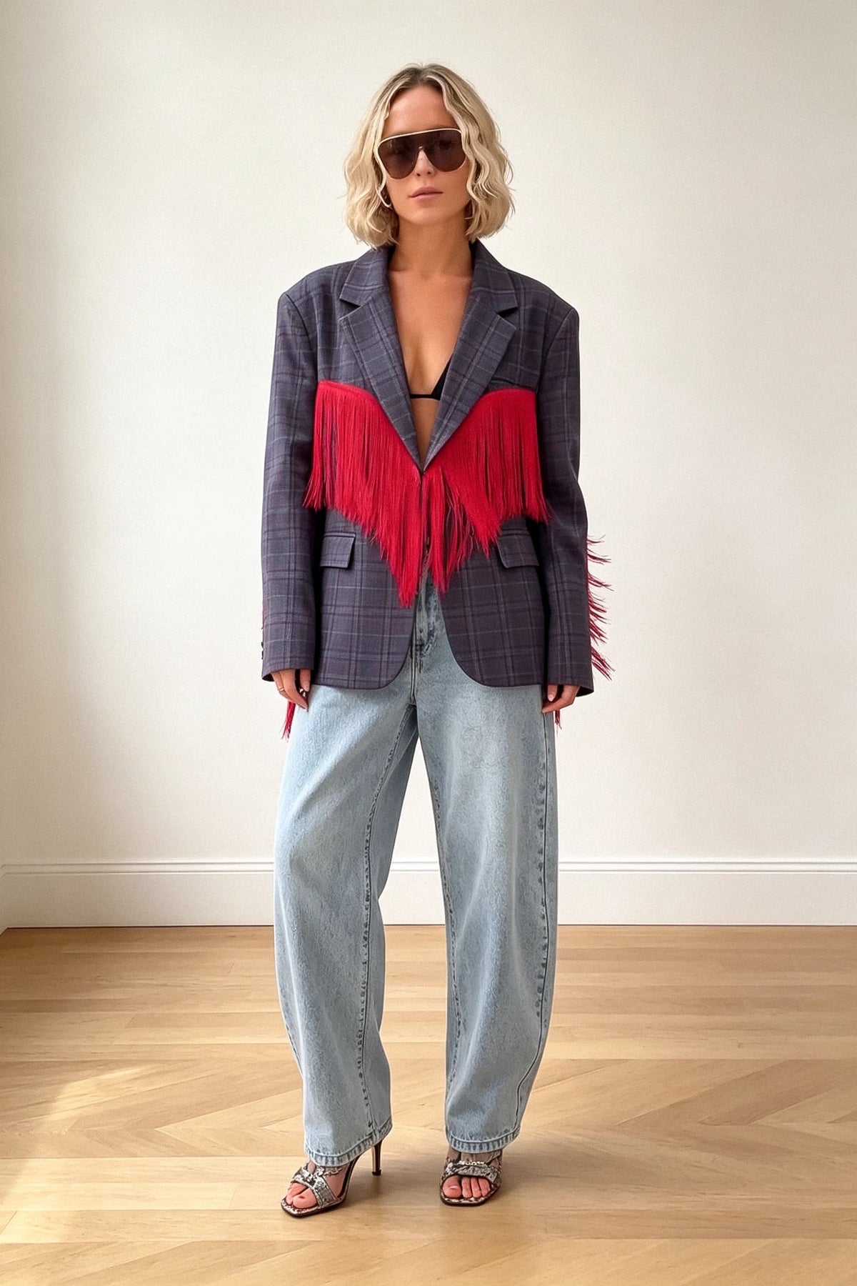 Rutig blazer med röda fransar och änglavingar