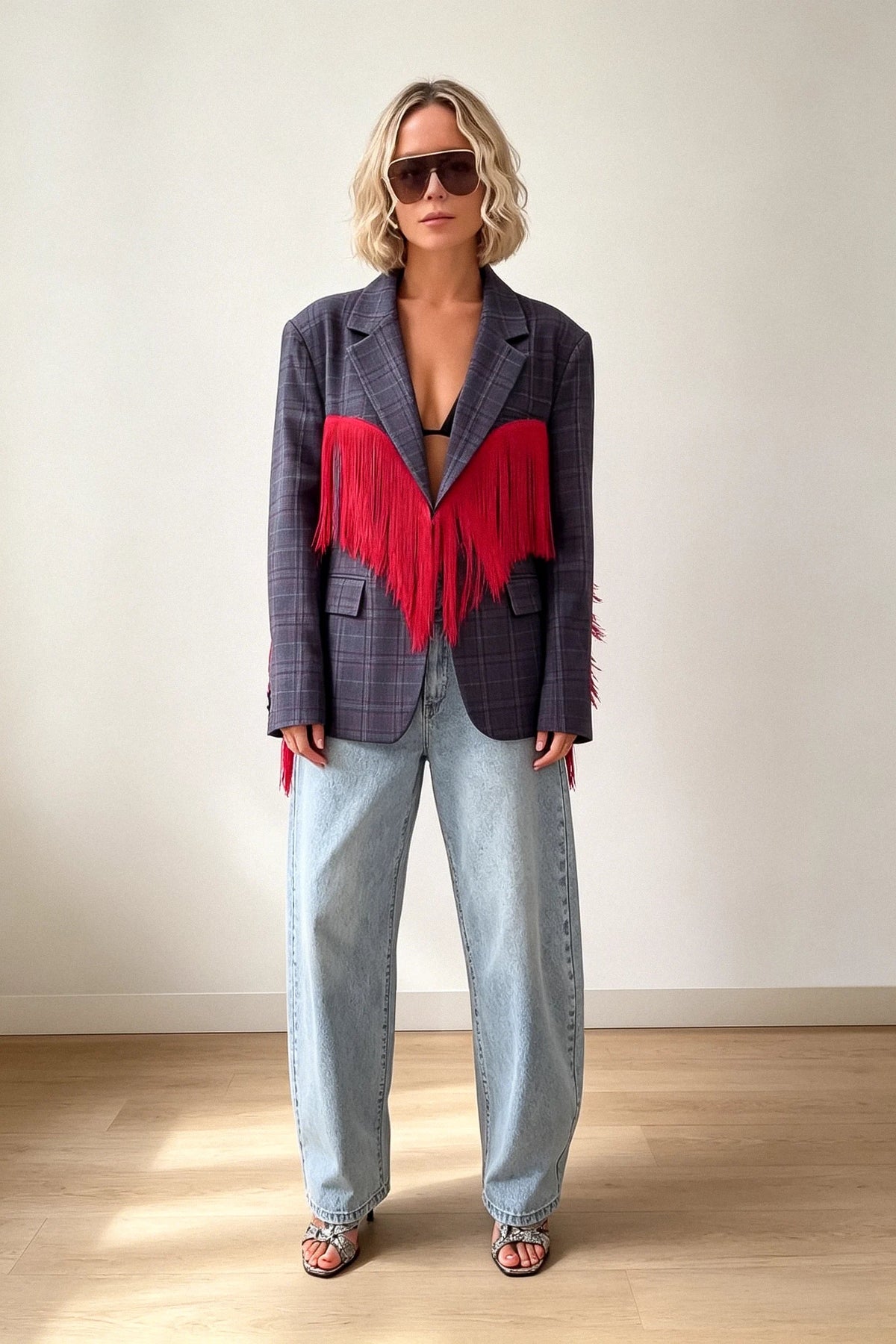 Rutig blazer med röda fransar och änglavingar