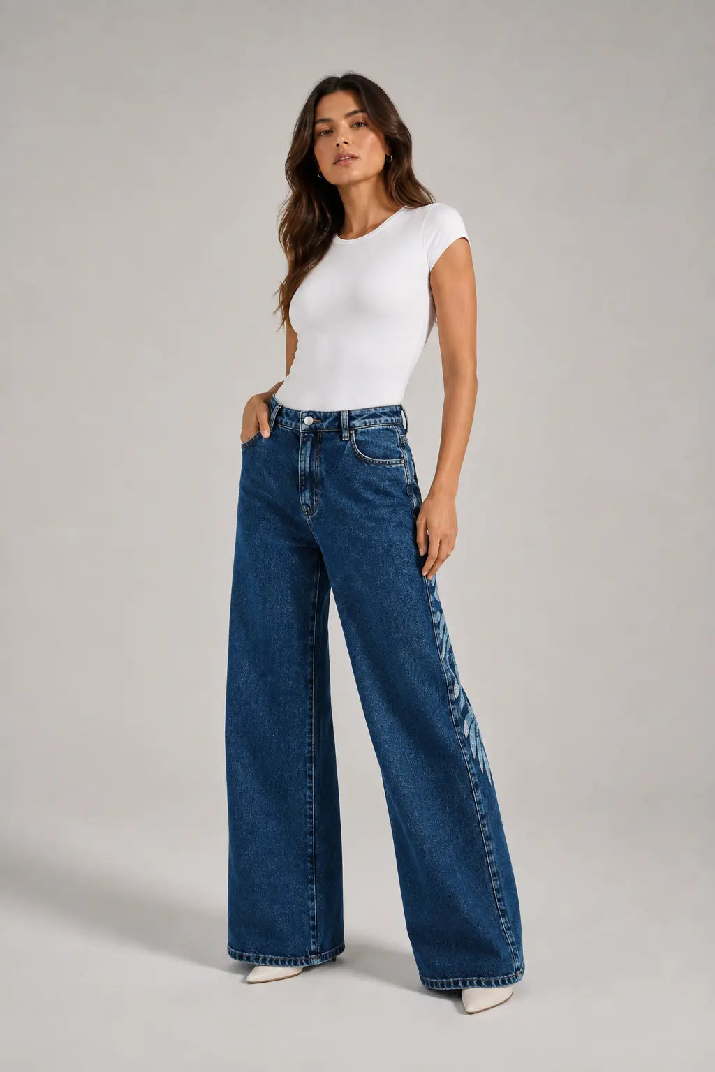 Wide-Leg-Jeans mit Flügeldetail