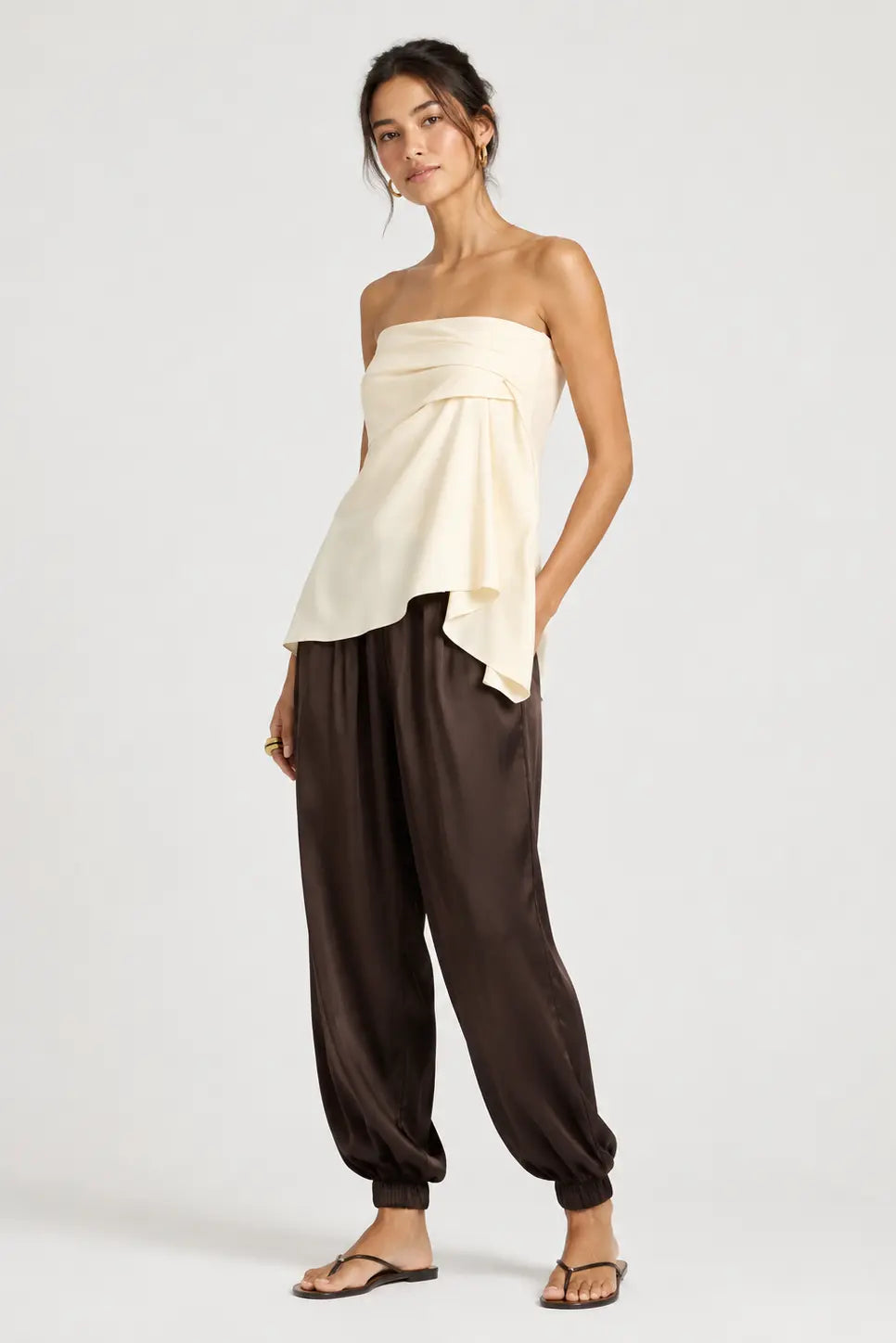 Completo jogger con top a fascia drappeggiato