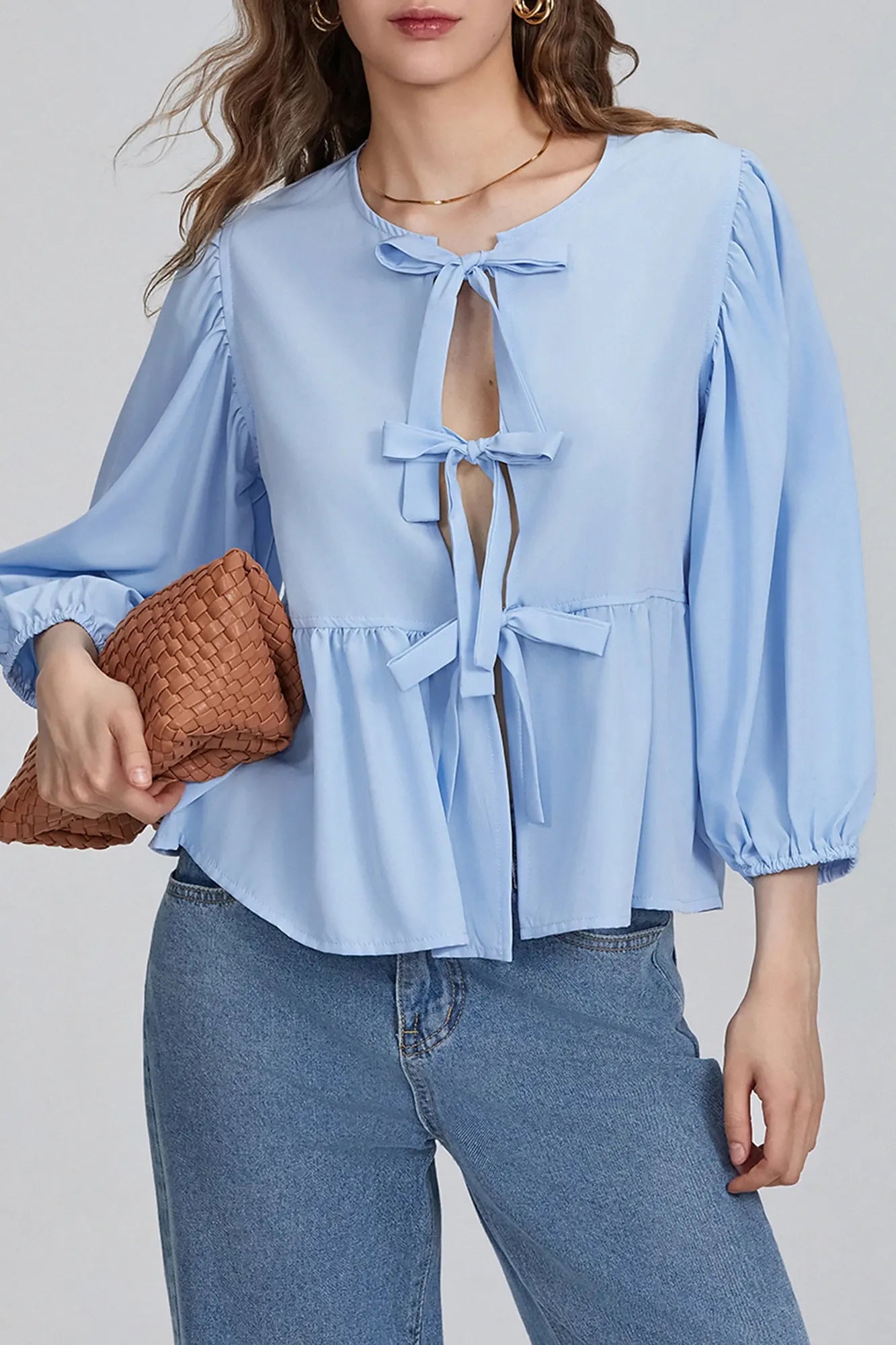 Blouse met pofmouwen, peplum en strik