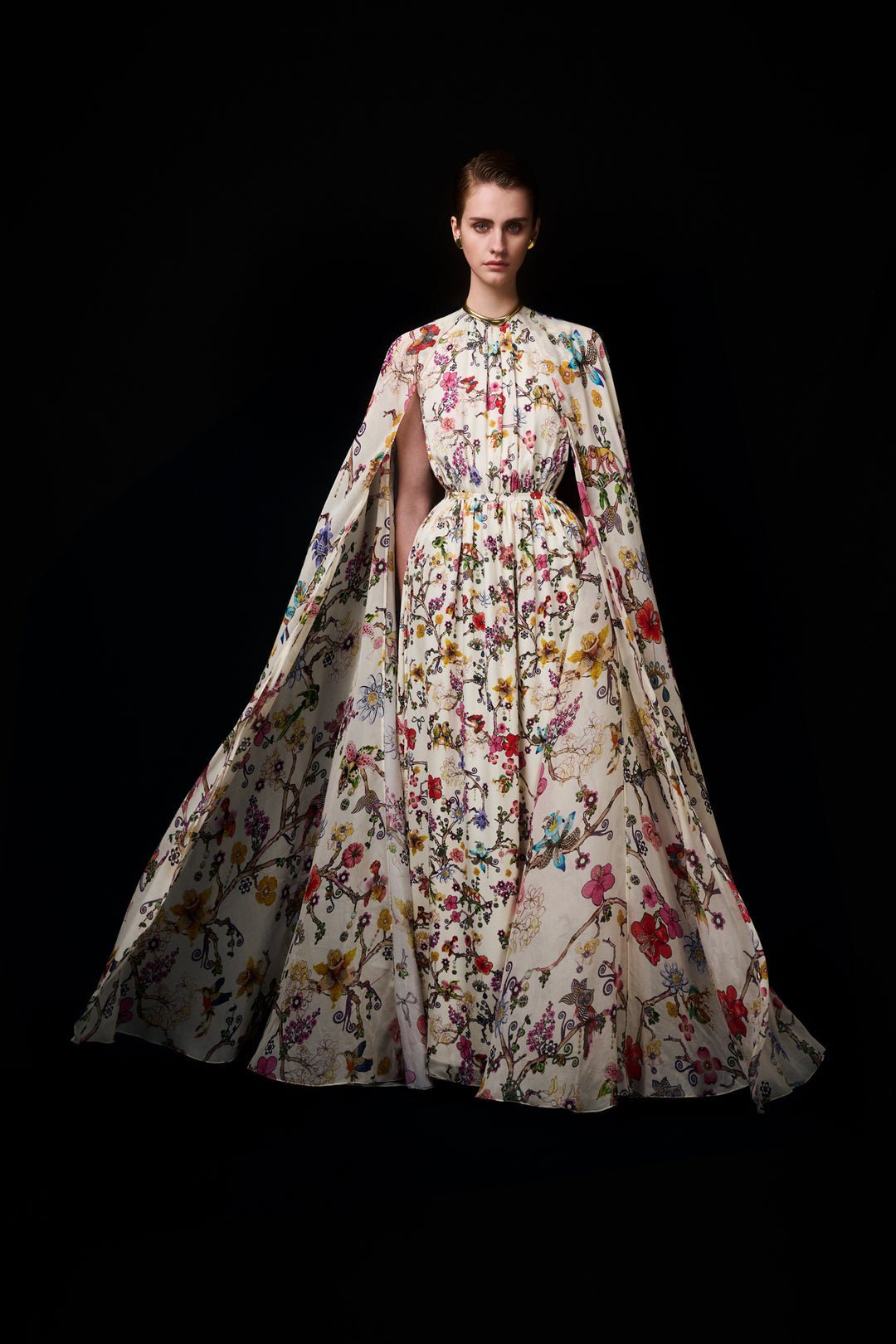 Nola maxi-jurk met ronde hals en cape-mouwen