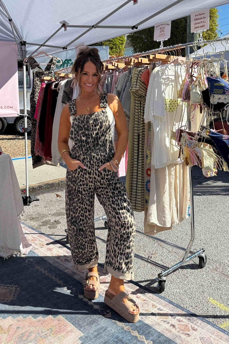 Latzhose mit Leopardenmuster