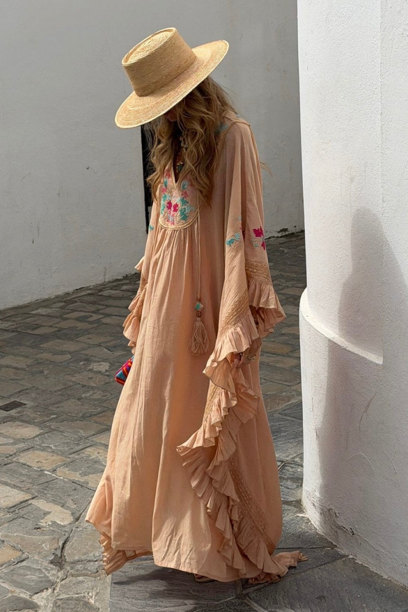 Bohemian Pfirsich Blumenbesticktes Kaftankleid
