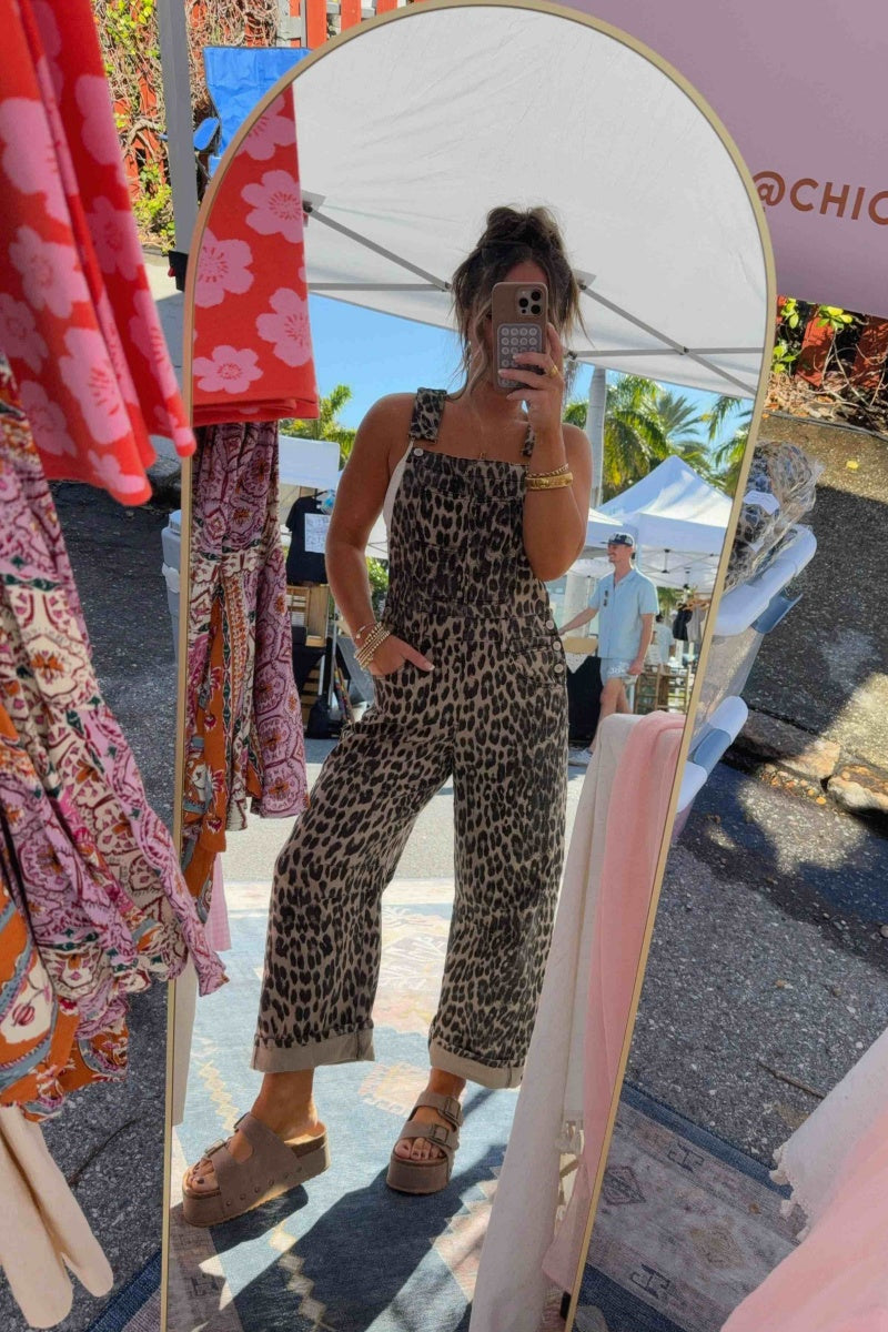 Latzhose mit Leopardenmuster