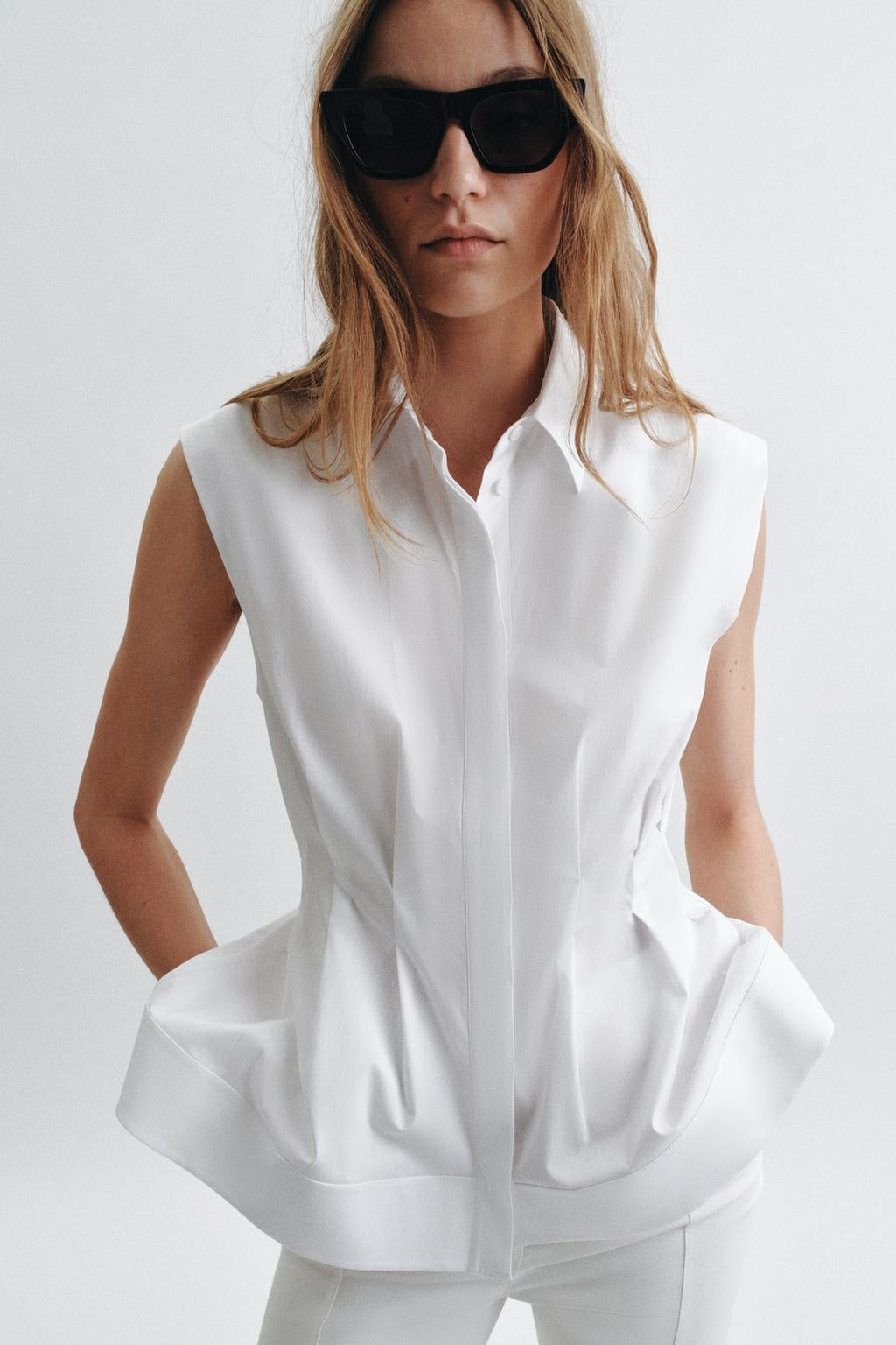 Cămașă albă sculpturală cu peplum