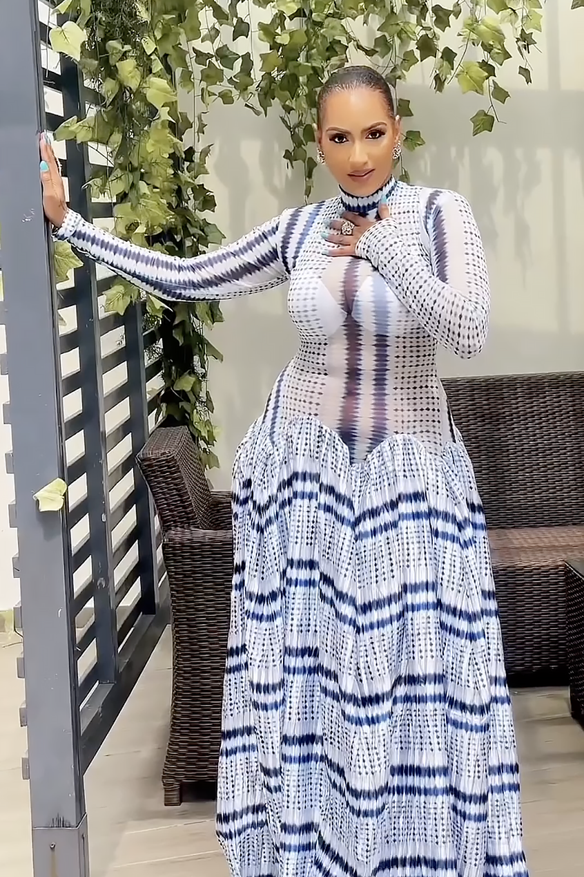 فستان سهرة ضيق بتصميم تاي-داي يعزز منطقة الورك