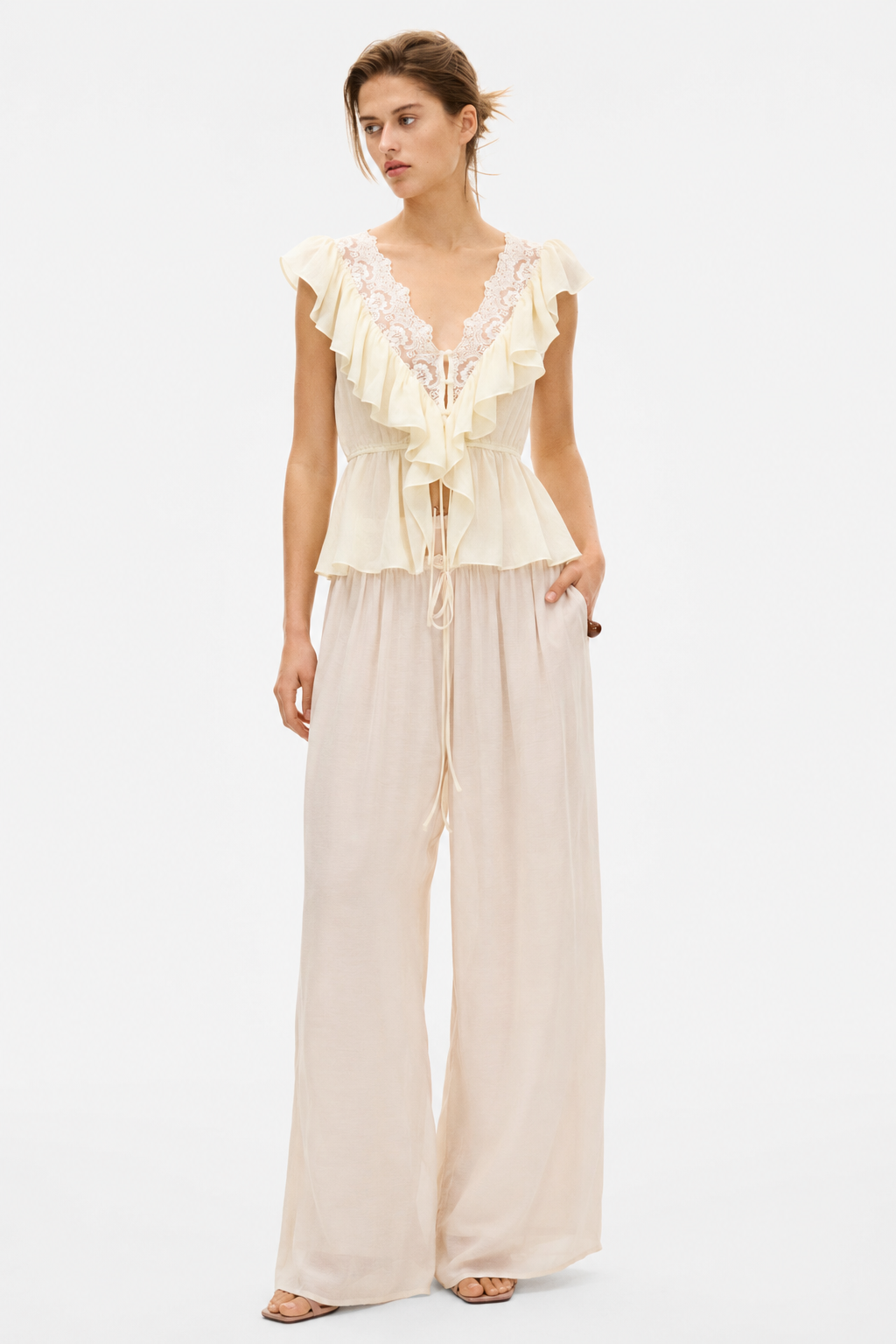 Bluza romantică cu volane din dantelă