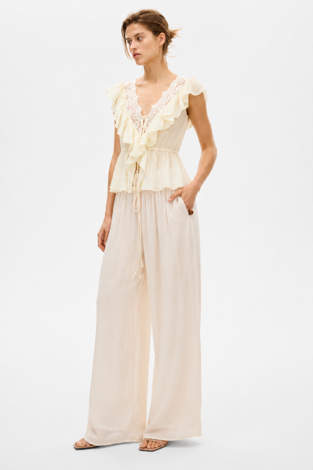 Bluza romantică cu volane din dantelă