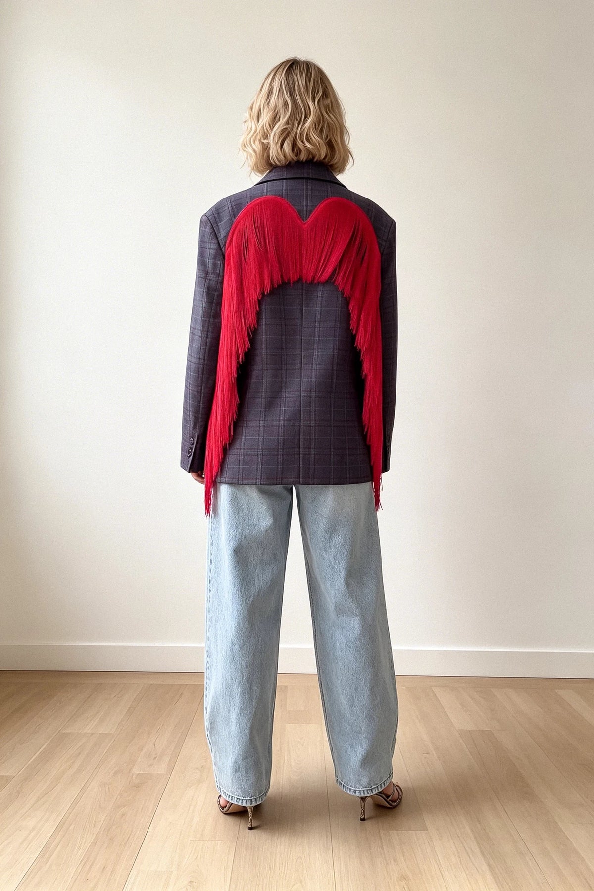 Rutig blazer med röda fransar och änglavingar