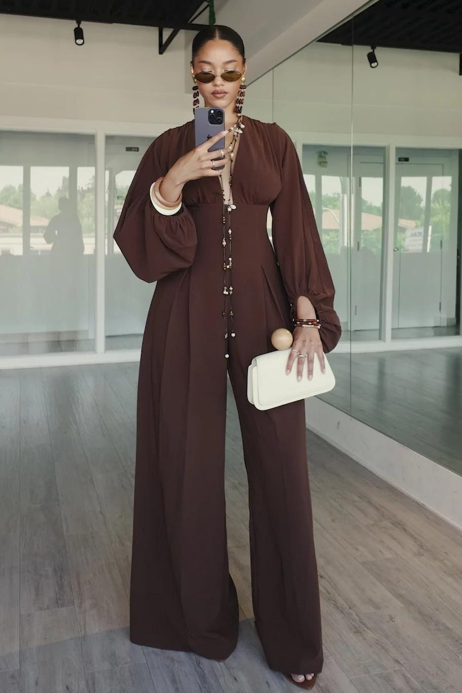 Jumpsuit med dyb udskæring