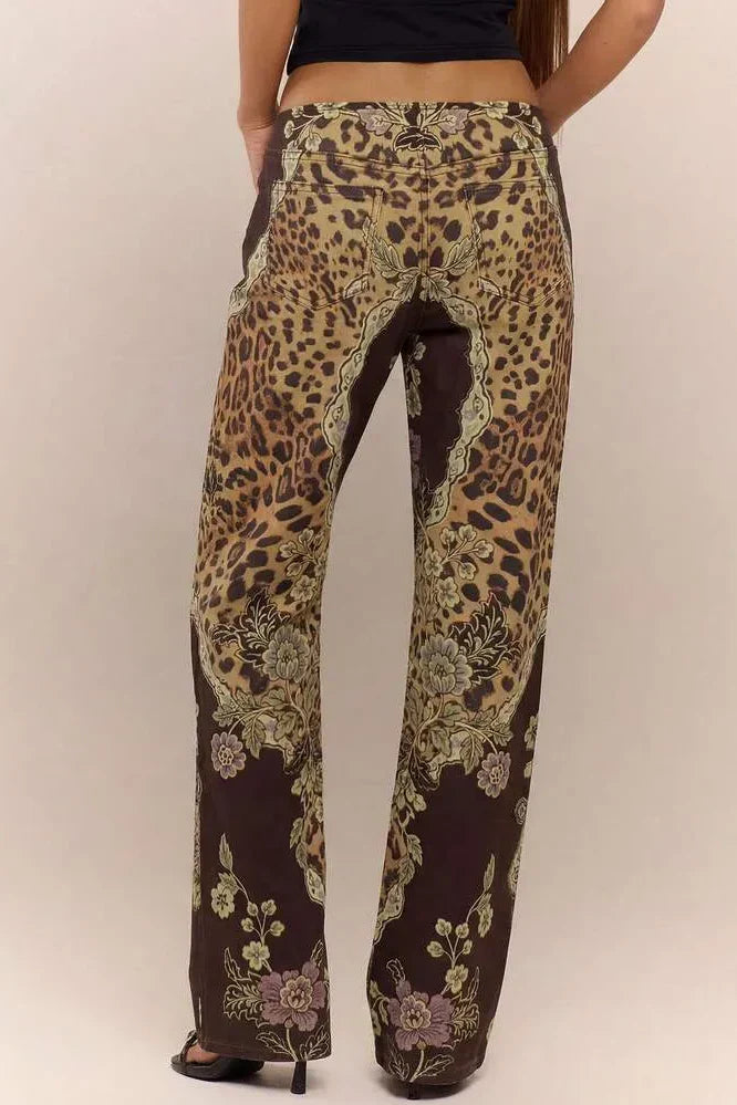 Kalhoty s nízkým pasem, leopardím vzorem a šněrováním