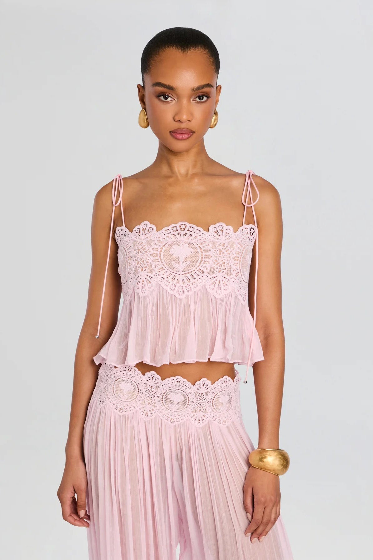 Lyserød blonde-croptop i babydoll-stil