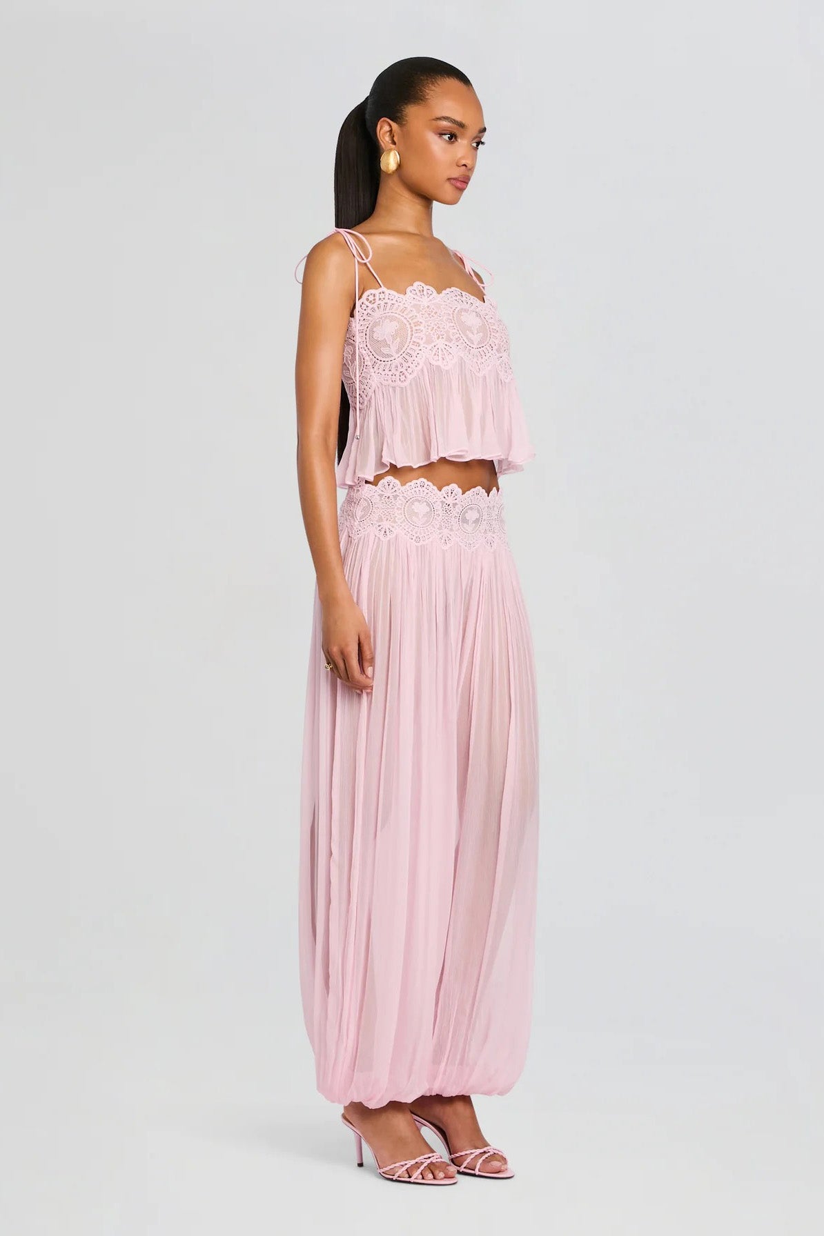 Lyserød blonde-croptop i babydoll-stil